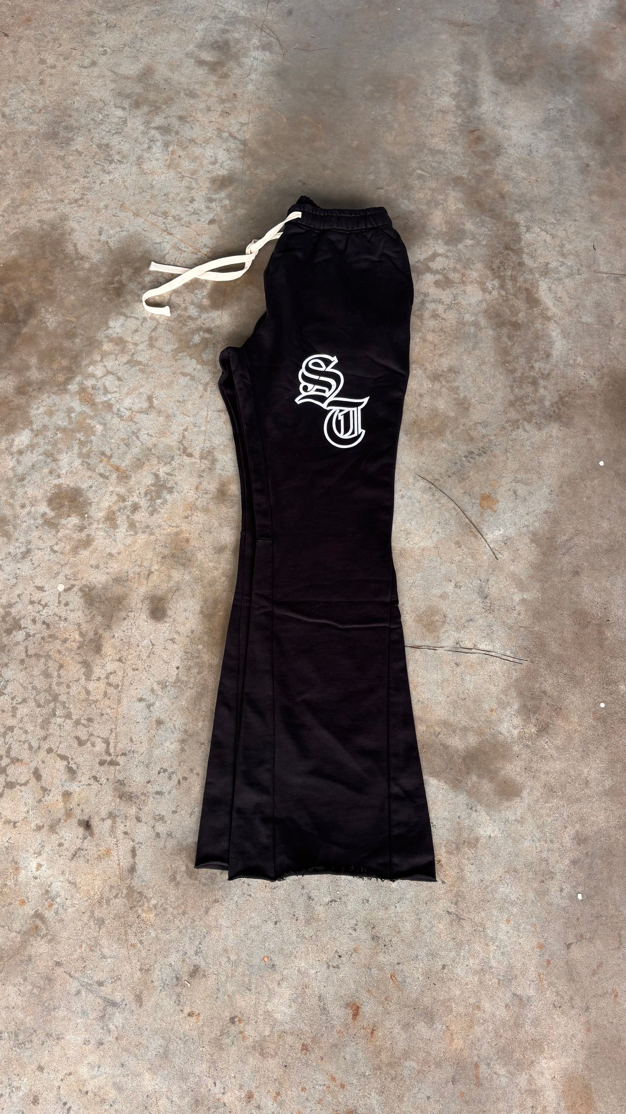 FLARED SWEATPANTS